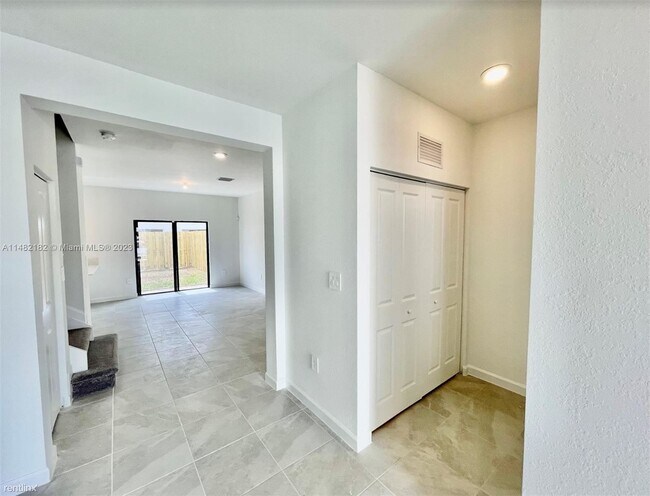 Building Photo - 3 br, 2.5 bath House - 11858 SW 246th Ln