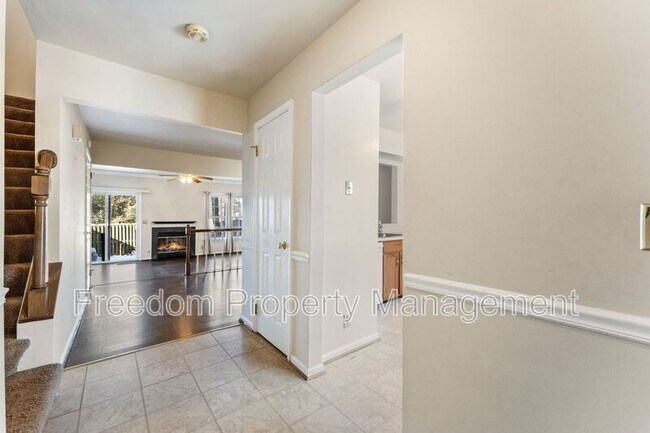 Foto del edificio - 726 Pine Tree Ct