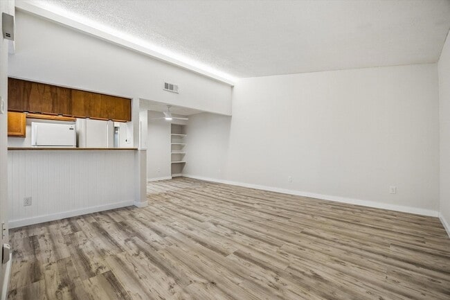 Building Photo - 904 Sirocco Dr