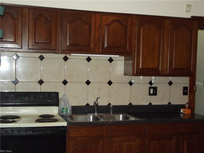 Foto del edificio - 2924 E 125th St