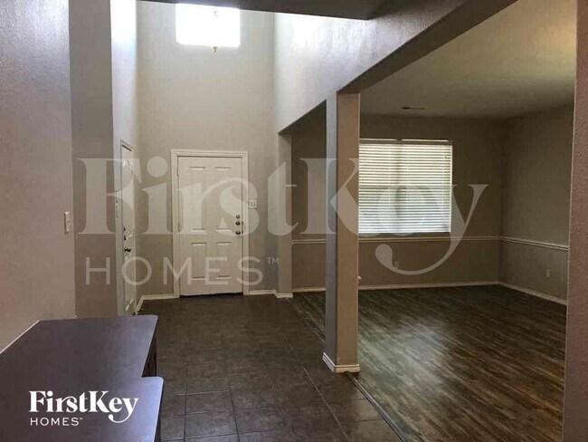 Foto del edificio - 1017 Nighthawk Rd