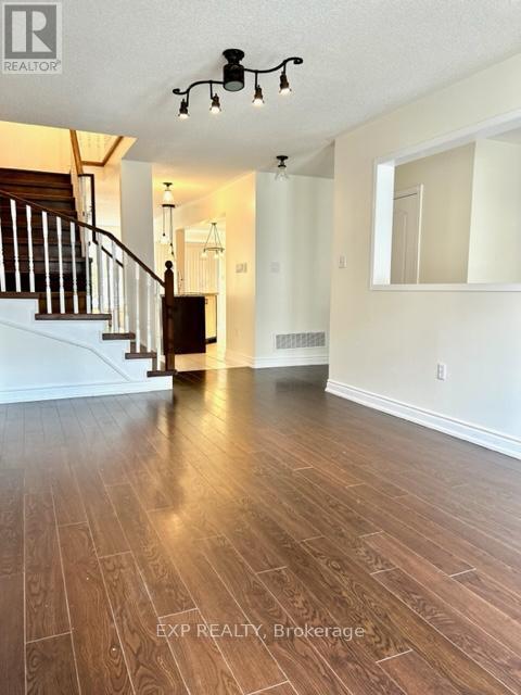 Photo du bâtiment - 1588-1588 S Parade Ct
