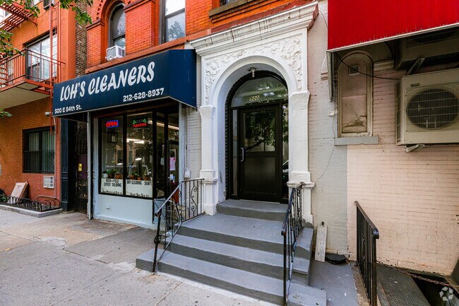 Entrance - 500.5 E 84th St