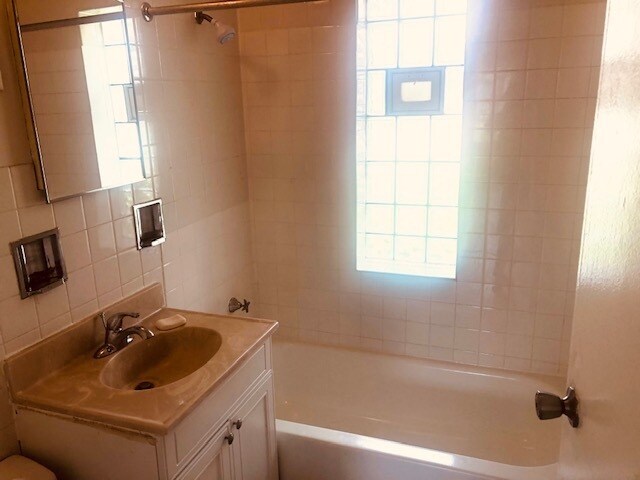 Building Photo - 12833 IRVING Ave