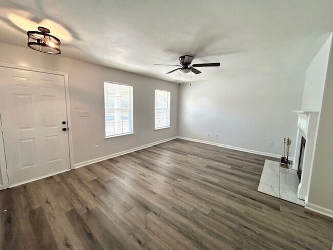 Foto del edificio - Beautiful 3 Bedroom 2 Bath Home in the Heart of Madison!