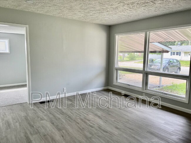 Building Photo - 3110 Voll Ln