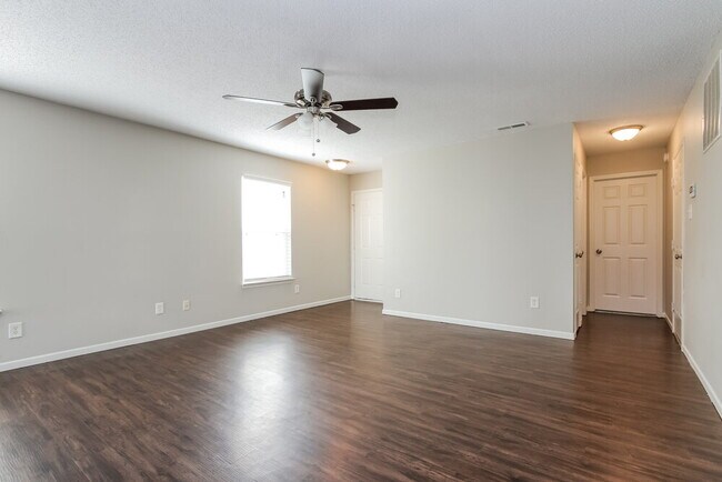 Foto del edificio - 6715 Everbloom Ln