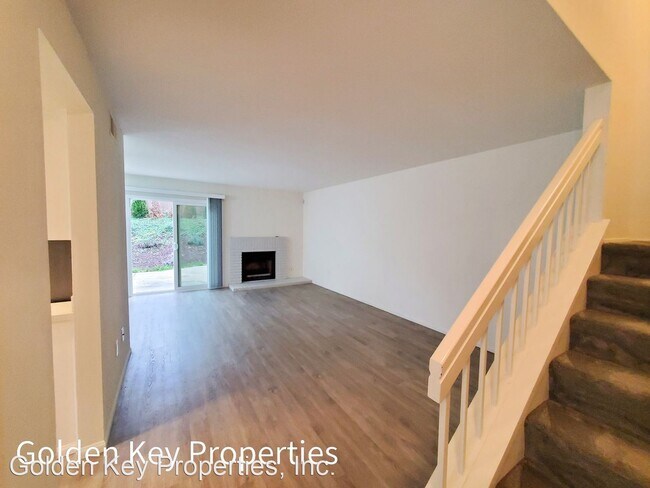Building Photo - 2 br, 2.5 bath House - 2982 Lexington Cir.