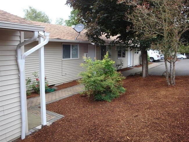 Building Photo - Courtney Road Townhomes