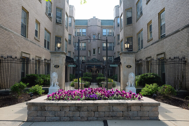 Building Photo - 27 S Stone Ave
