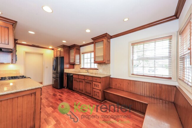Foto del edificio - 3 Bedroom 2 bathroom in the heart of Orange