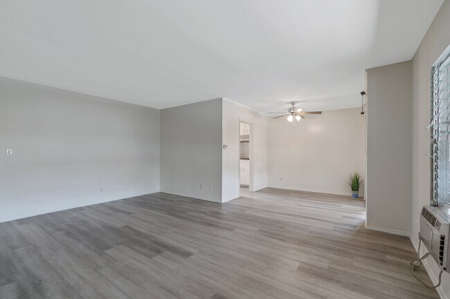 Foto del edificio - 432 S Sherbourne Dr