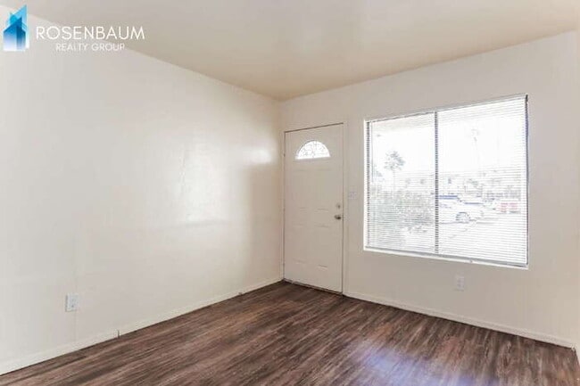 Building Photo - 455 W Kelso St