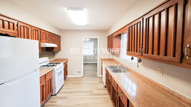 Building Photo - 6695 Keswick Dr