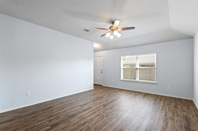 Foto del edificio - 2024 Cedar Tree Ct