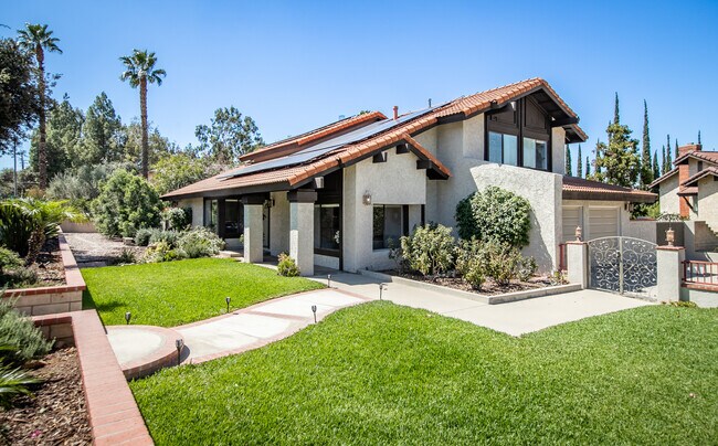Building Photo - 1494 W Olive Ave