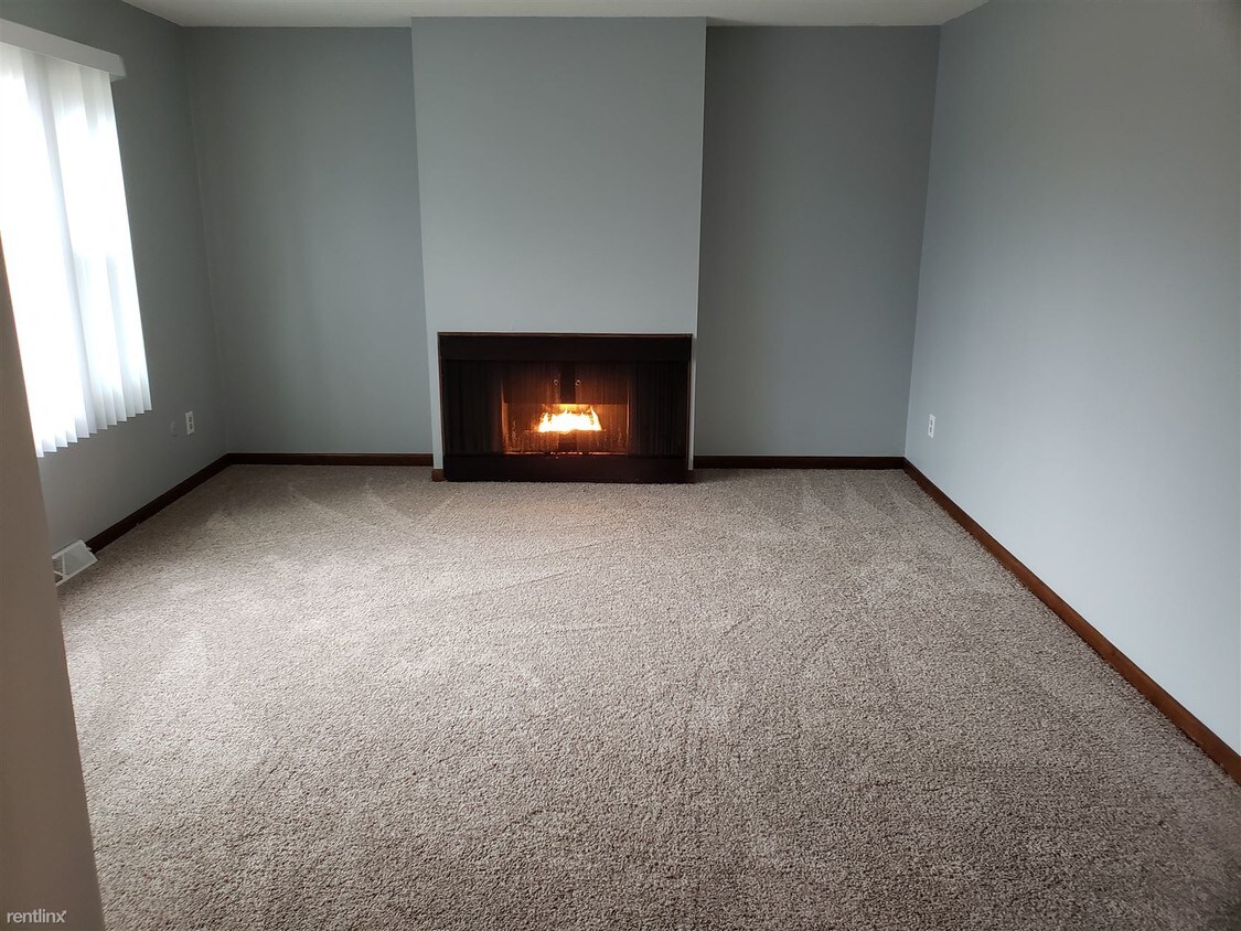 Foto principal - 3 br, 1.5 bath Townhome - 1435 S Center Rd