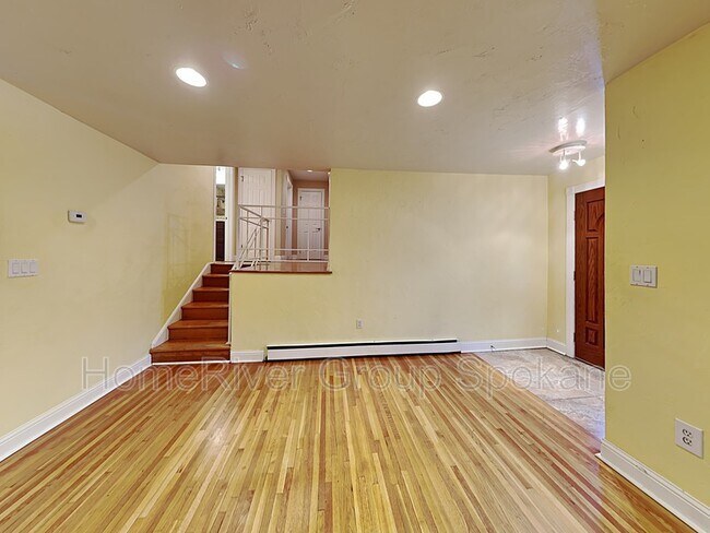 Building Photo - 3820 E 11th Ave