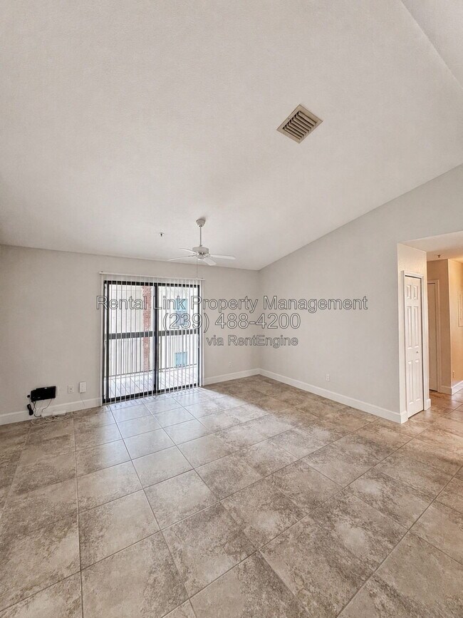 Foto del edificio - 4009 Crockers Lake Blvd