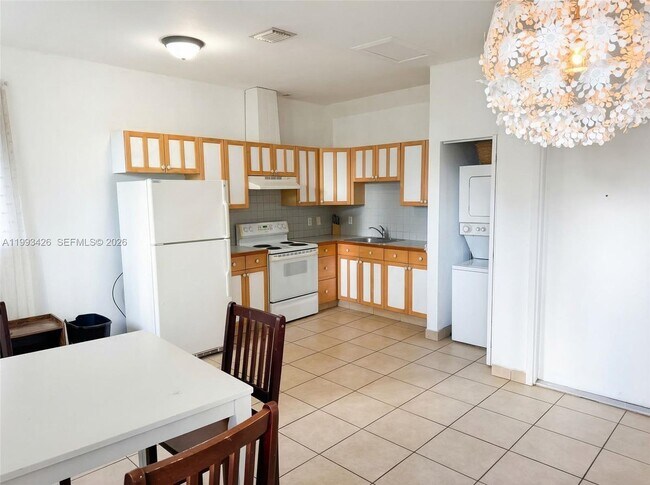Foto del edificio - 404 NE 27th St