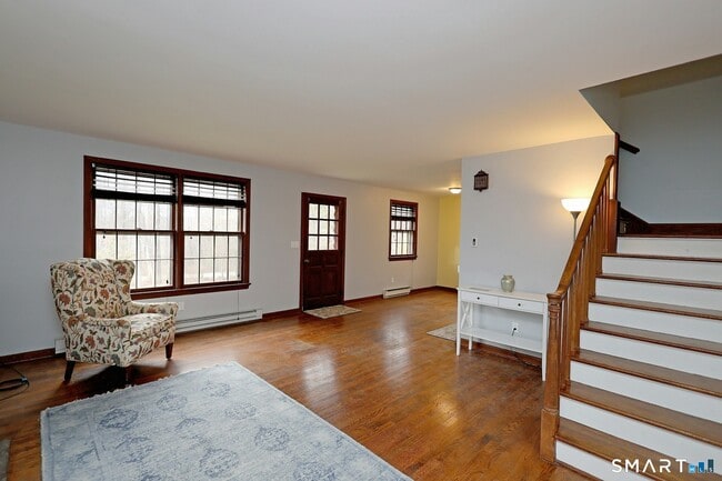 Building Photo - 380 Newtown Turnpike