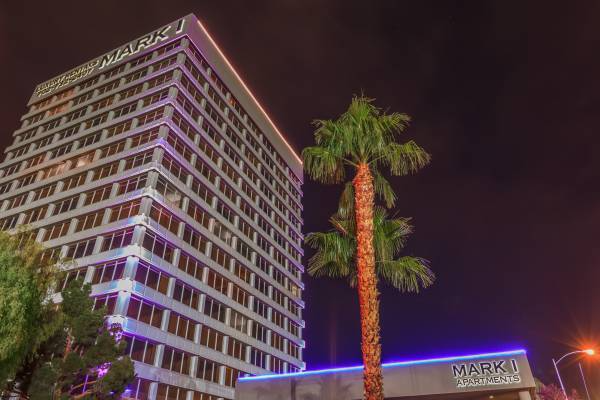 Foto principal - 1020 E Desert Inn Rd