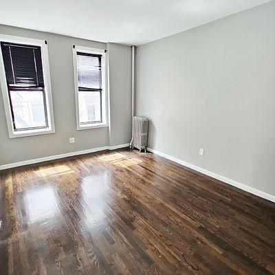 Foto del edificio - 3 bedroom in BRONX NY 10462