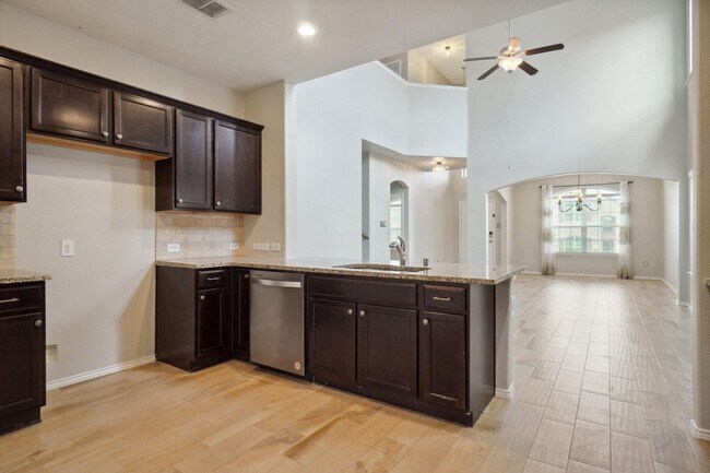 Building Photo - Incredible Home in Primrose Xing close to Chisholm Trail Pkwy & Benbrook Lake