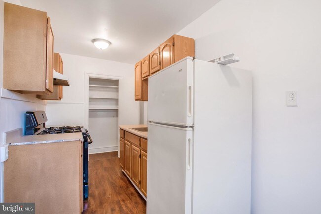 Foto del edificio - 6024 Larchwood Ave