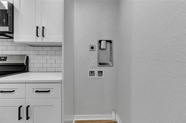 Foto del edificio - "Charming 2-Bed Duplex Retreat at 770 Scot...