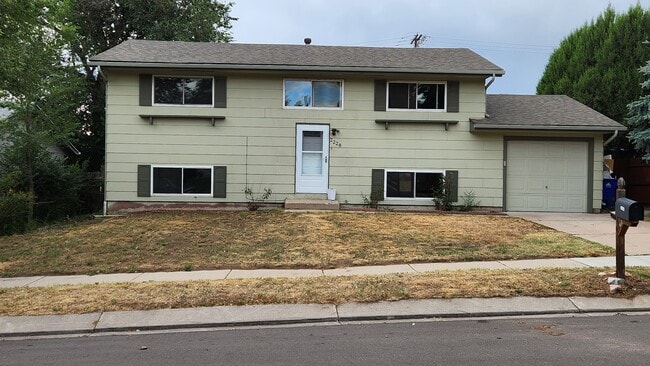 Building Photo - 2228 Fernwood Drive