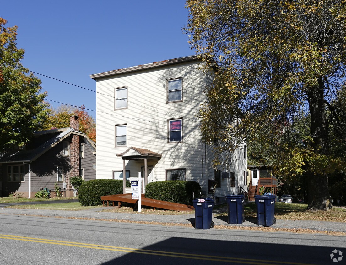 Primary Photo - 456 Main St