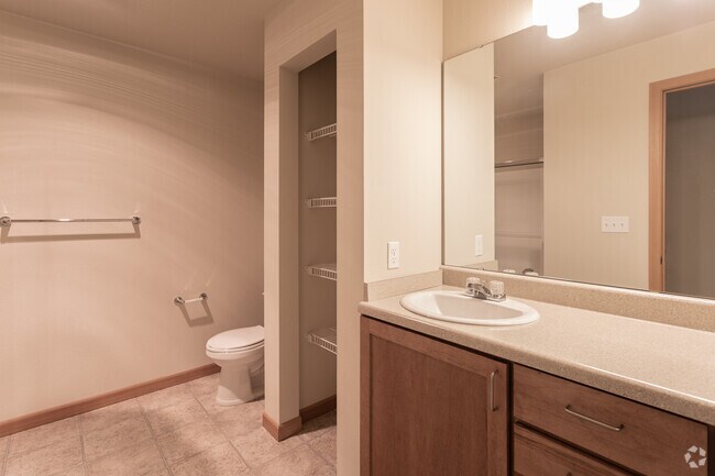 2HAB, 2BA - 968 ft² - Shangri-La Apartments