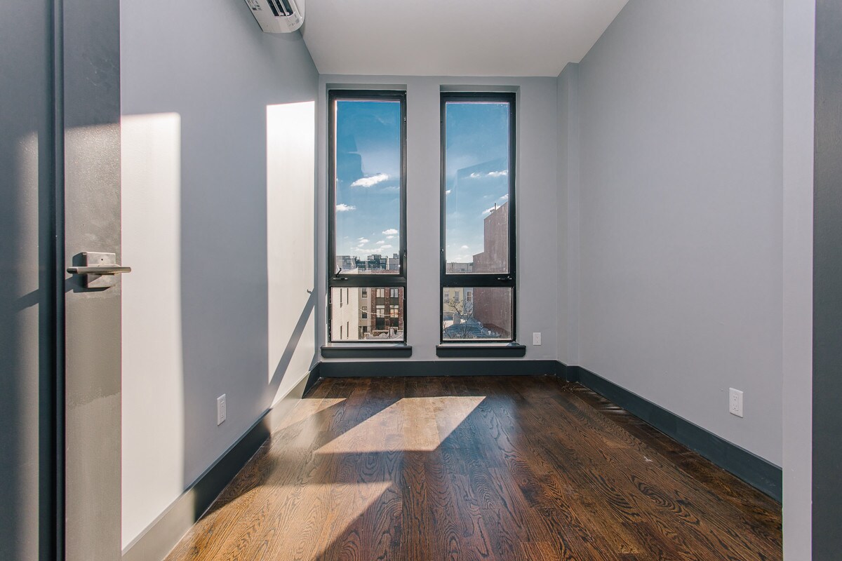 Foto principal - 306 Stockholm St