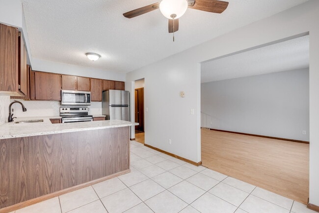 Building Photo - 631 Ridgeview Dr