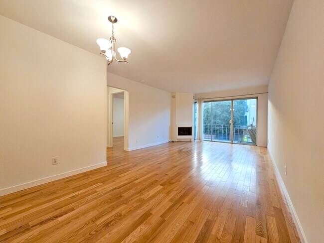 Building Photo - Inner Sunset: 2 Bed 1 Bath Apartment w/ Op...