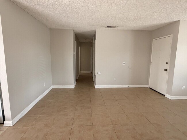 Foto del edificio - 14243 Perham Ct