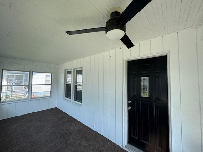 Building Photo - 3 Bedroom House