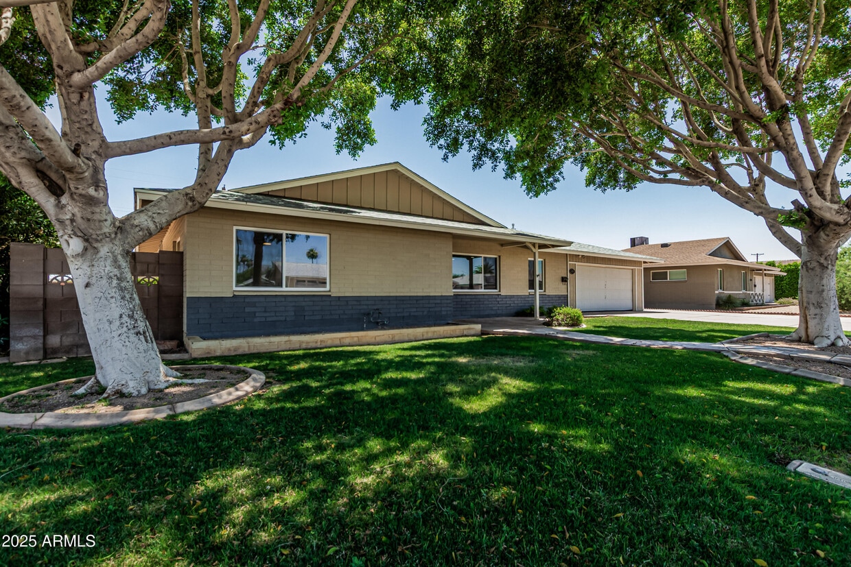 Foto principal - 8315 E Vernon Ave