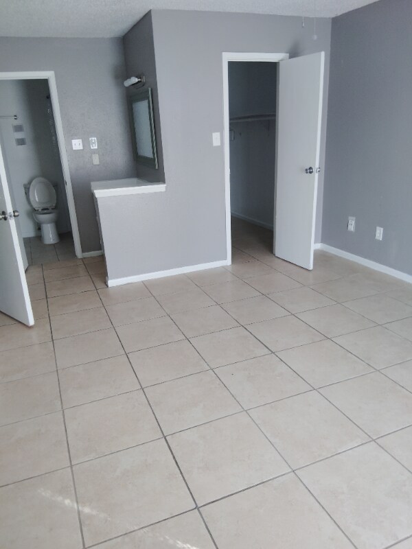 Foto del edificio - 10110 Forum Park Dr