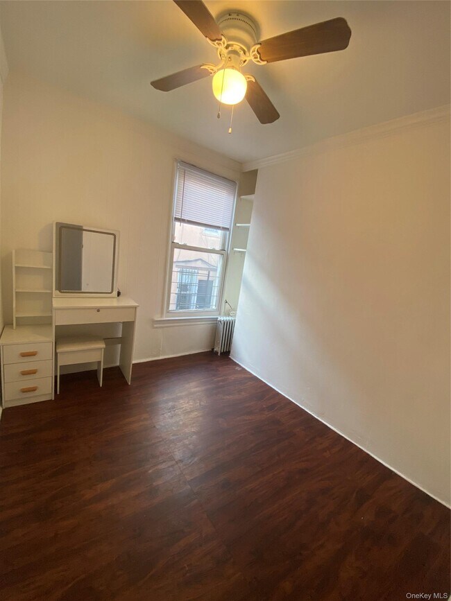 Foto del edificio - 67-28 Forest Ave