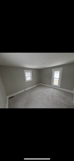 Foto del edificio - 605 E Pleasant St