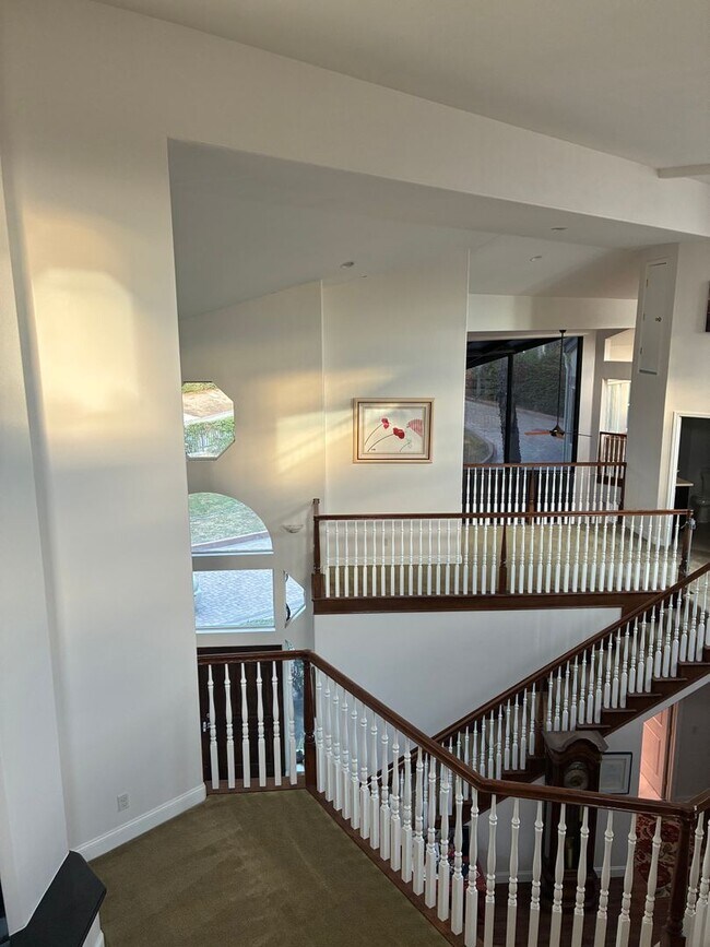 Foto del edificio - Spacious and Furnished 9 Bedroom House Nea...