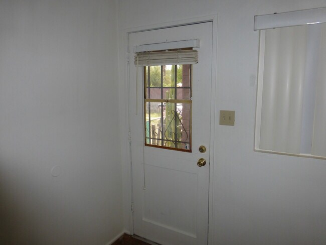Foto del edificio - 403 W Howe St