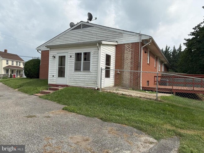 Building Photo - 5110 Woodbine Rd