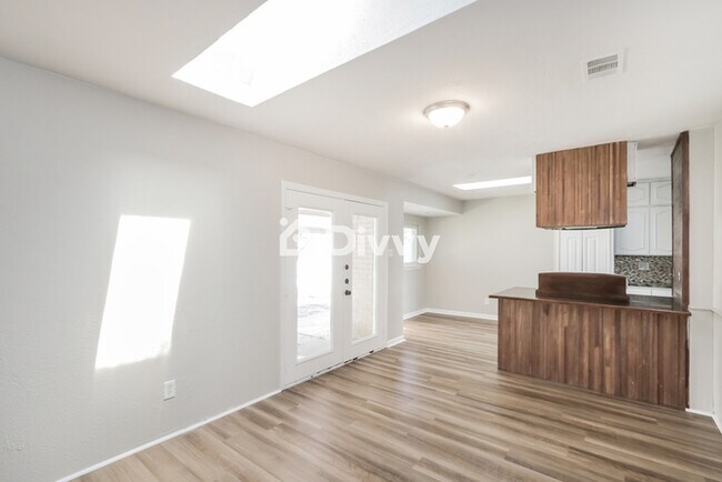 Foto del edificio - 2215 E Mitchell St