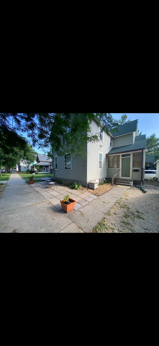 Building Photo - 340-1 15th Ave NE