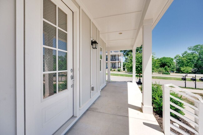 Foto del edificio - Beautiful 2BE/2BA well-maintained home in ...