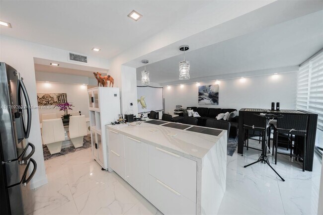 Building Photo - 18071 Biscayne Blvd