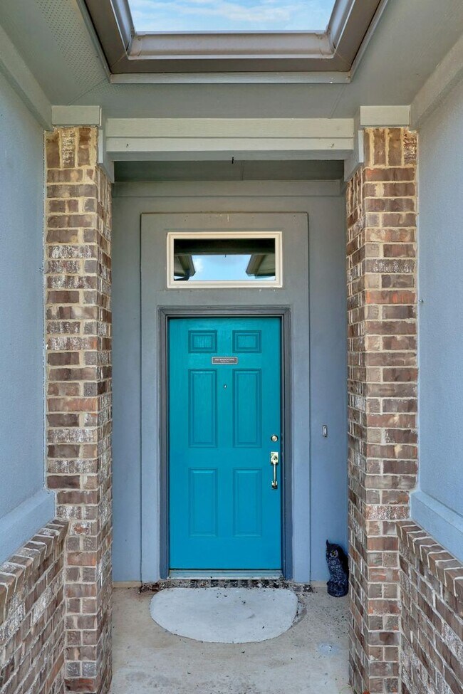 Building Photo - Amazing 3 bed 2 bath in Manor!!!